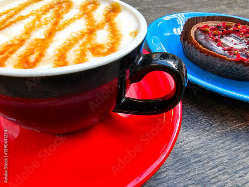 Obraz na płótnie Coffee cup and cake on wooden background. Close up. w salonie