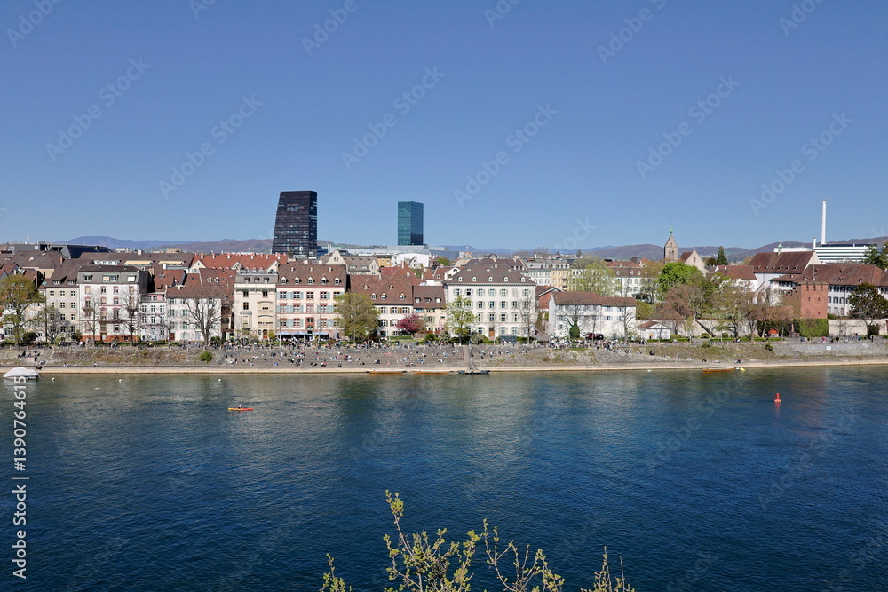 Fototapeta premium Rheinufer in Kleinbasel im Frühling