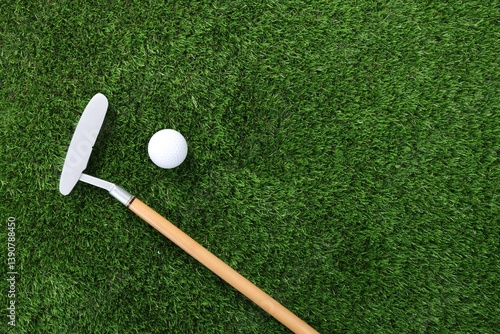 Obraz na płótnie Golf ball and club on green grass, top view. Space for text w salonie