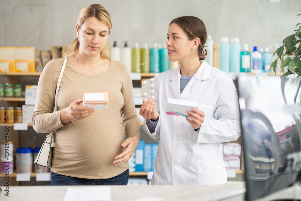 Obraz premium Professional young female pharmacist with smile providing detailed advice on safe medication options during pregnancy, helping interested expectant mother understand usage and precautions..