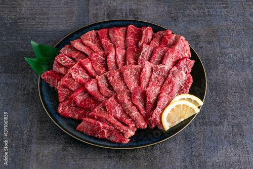 国産黒毛和牛　焼肉用　モモ肉　Domestic Japanese Black Beef Thigh Meat for Yakiniku