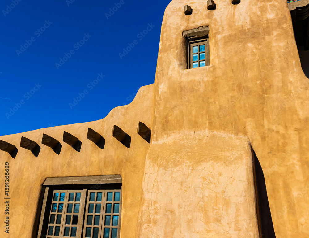 Fototapeta premium Santa Fe Style Adobe Architecture, in Historic Downtown, Santa Fe, New Mexico, USA