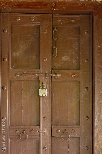 Obraz na płótnie Traditional Wooden Door of Bhunga Hut with Decorative Artwork in Rann of Kutch w salonie