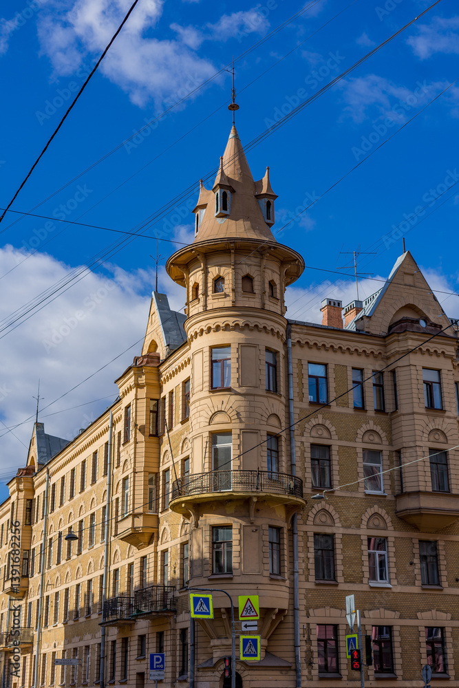 Fototapeta premium Apartment building with Albert Keibel tower in the center of Saint Petersburg, Russia 