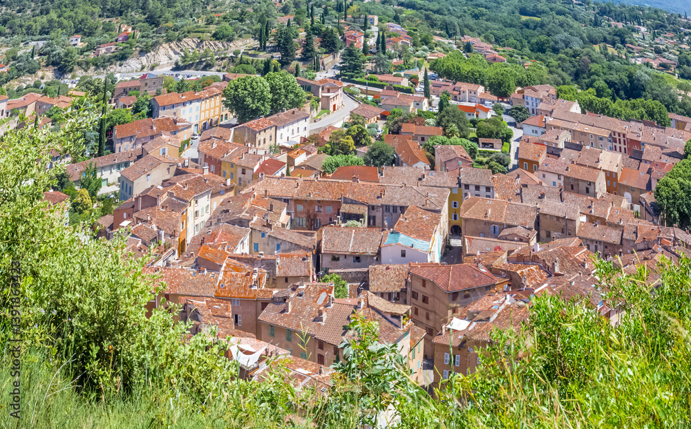 Fototapeta premium Village troglodyte de Cotignac dans le Var, France 