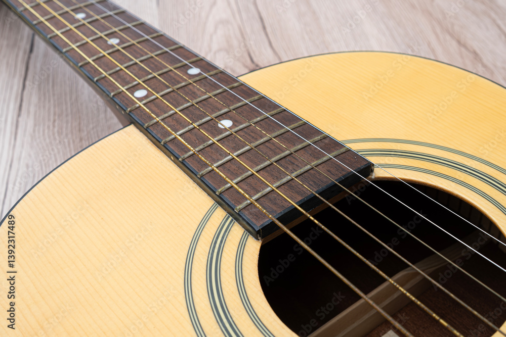 Obraz premium 放置されて弦が錆びたギター