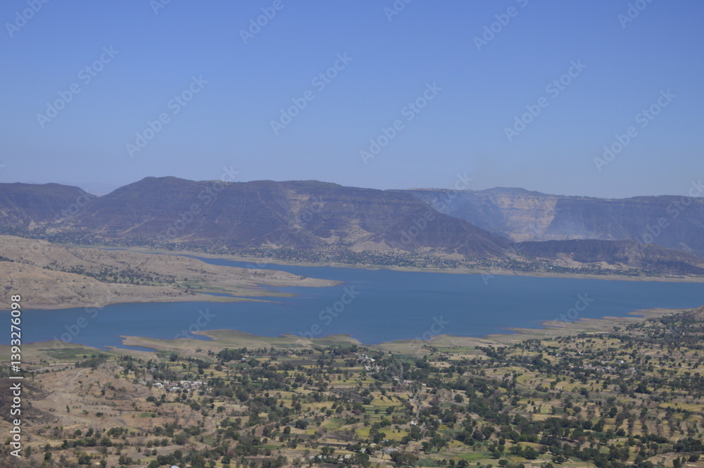 Obraz premium Backwater in the middle of mighty hills