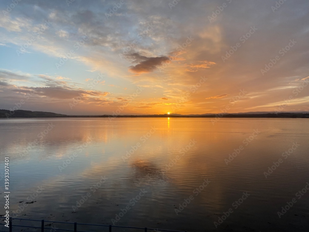 Fototapeta premium Sunset over the basin 