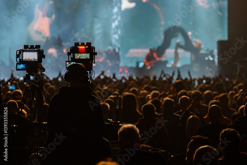 Obraz na płótnie Professional video cameras recording a rock concert w salonie