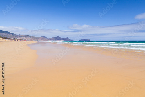 Obraz na płótnie Porto Santo, Portugal. Wide sandy beach with clear waters w salonie