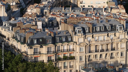 Photography Immobilier ancien dans la ville de Paris, vue aérienne d’un quartier d’immeubles