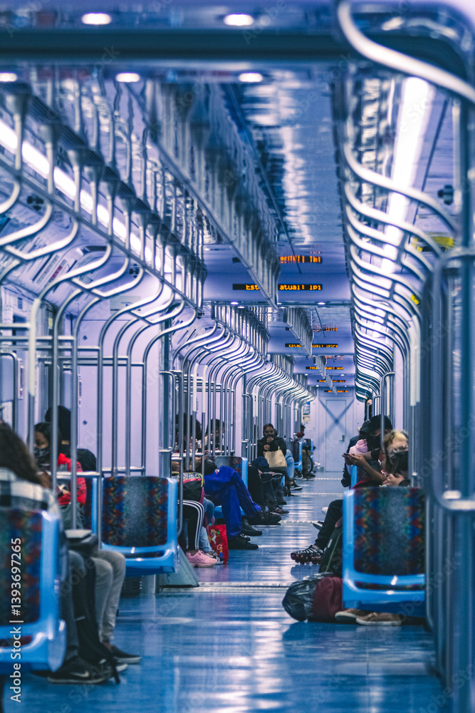 Naklejka premium Imagem em perspectiva de dentro do vagão de um trem em 2021