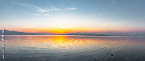 Sonnenuntergang im Abendrot auf der Insel Reichenau im Bodensee