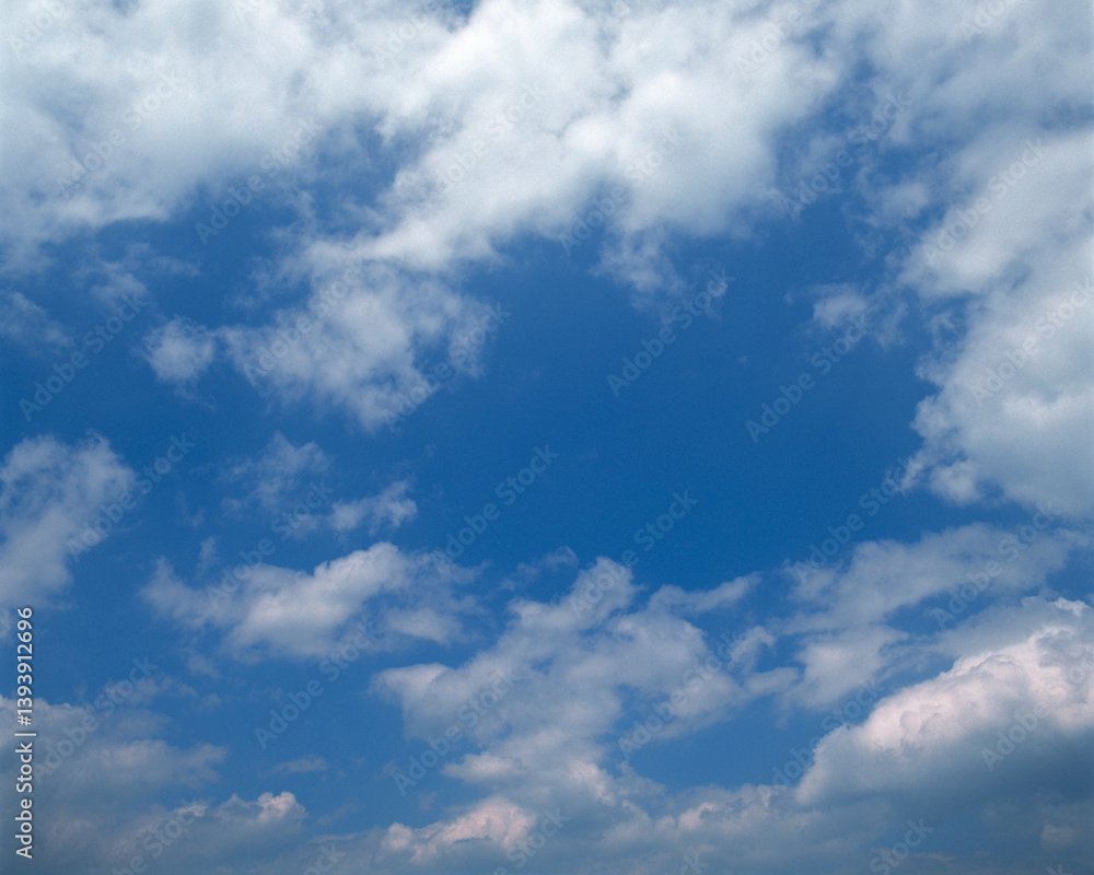 Obraz premium Blue sky and white clouds, clear weather