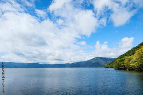 Wallpaper Mural 青森の十和田湖 Torontodigital.ca