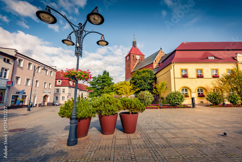 Obraz na płótnie Impressive summer view of empty Market Squere in Darlowo town with monumental building of Gothic stile Catholic church. Nice morning cityscape of Darlowo, Poland, Europe. w salonie