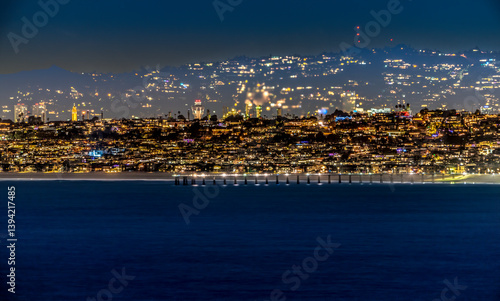 Obraz na płótnie Night time along the coast of Southern California in the South Bay w salonie