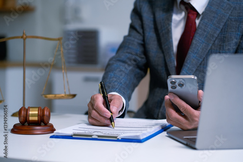 Bilde på lerret Lawyer singing in documents, filling court records, job responsibilities in office