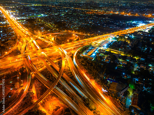 Canvas Print Expressway, Self-driving autonomous electric cars of the future with HUD elements move along a busy traffic intersection