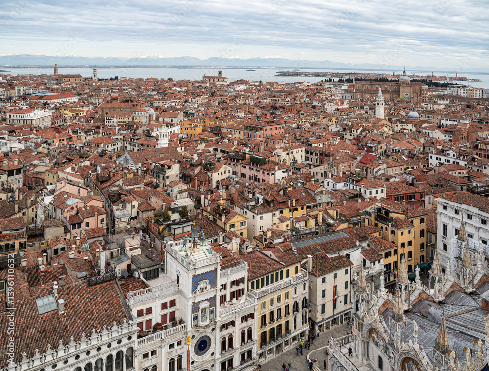 Obraz premium Aerial Panorama of Venice: Rooftops and Lagoon