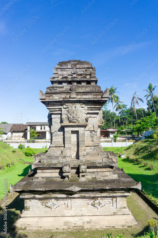 Sawentar Temple is a Hindu temple located in Blitar, East Java. Sawentar Temple is evidence of the glory of the Majapahit Kingdom. Sawentar Temple is a Hindu temple located in Blitar, East Java. Sawentar Temple is evidence of the glory of the Majapahit Kingdom.
