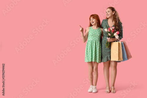 Young woman holding shoppin...