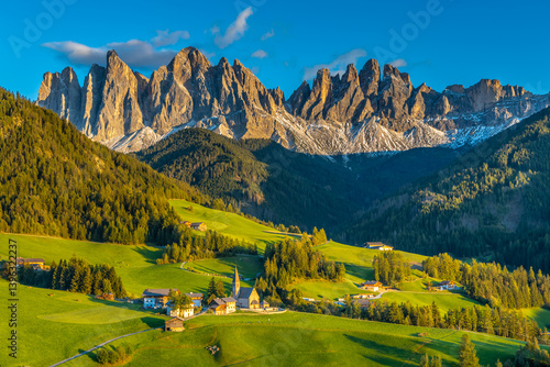 Dolomites, Alpi Dolomiti beautiful scenic mountain landscape under blue sky in summer. Rocky tower peak summits of the Alps on a sunny day. Alpine scenic view of the cliffs and climbing walls in Italy