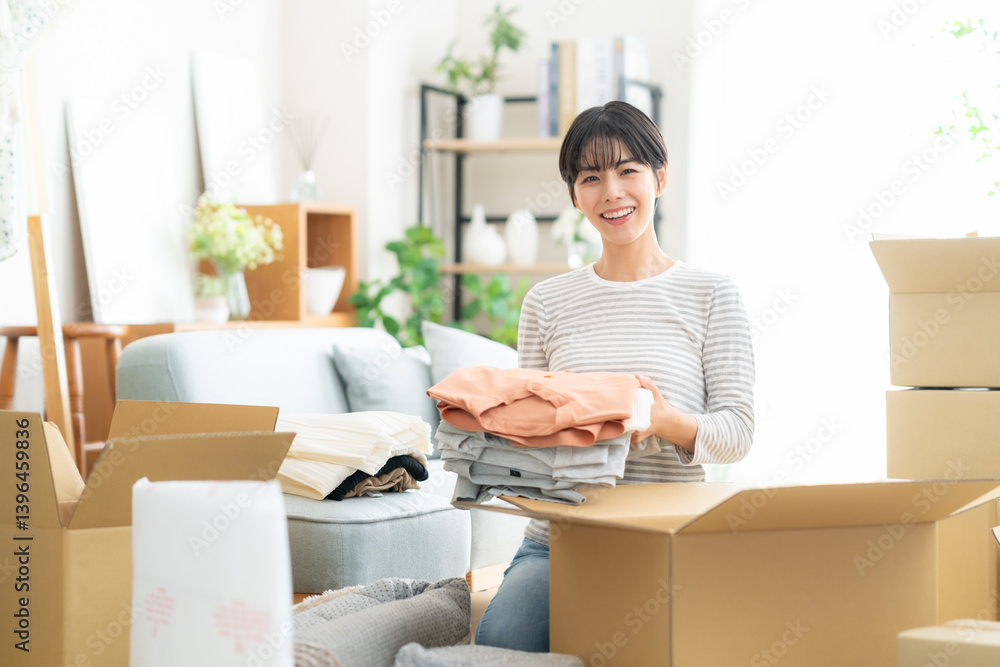 引越しをする若い女性 引越しをする若い女性