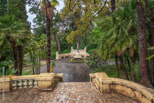 Foto Staircase from the summer residence of the founder of the park (Museum Nadezhda)
