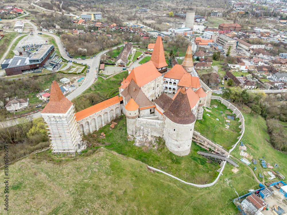 The Stone and Structure of Hunedoara Castle: An Architectural Overview