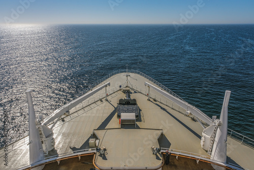 Obraz na płótnie Views onto outdoor teak balcony terrace veranda promenade observation deck of ocean liner cruiseship cruise ship with at sea during Transatlantic Crossing to New York on beautiful sun day w salonie