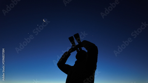 Obraz na płótnie Amateur astronomer looking at the evening skies, observing planets, stars, Moon and other celestial objects with binoculars. w salonie