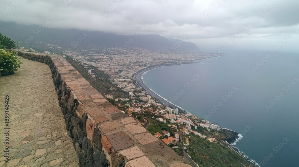 Obraz premium Scenic Viewpoint Over Coastal Town with Cloudy Sky and Ocean Horizon from Elevated Perspective