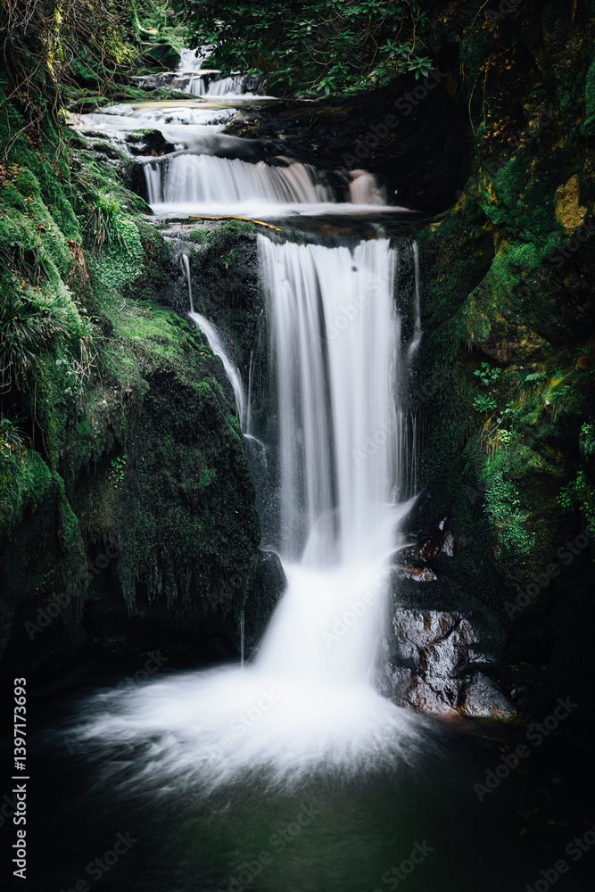 Obraz premium Wasserfall