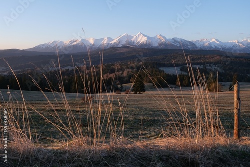 Obraz na płótnie The snow-capped peaks of the High Tatras mountains in sunrise light from viewpoint Pass over Lapszanka (Pass over Łapszanka), Podhale, Poland w salonie