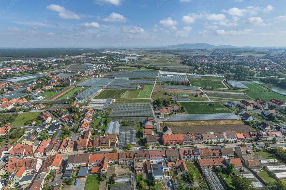 Spätsommerlicher Blick auf Kitzingen am Main in Unterfranken