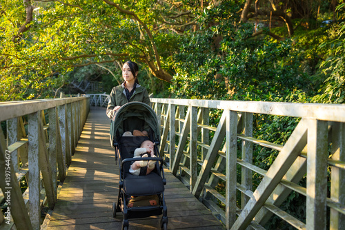 Obraz na płótnie Mother pushing baby stroller along hiking path w salonie
