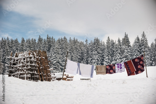 Obraz na płótnie Laundry Drying on Clothesline with a Snowy Forest Background - Zakopane Poland. w salonie
