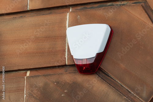 Tablou pe pânză External Wall Mounted Home Security Alarm Siren with Audible and LED Strobe Dete