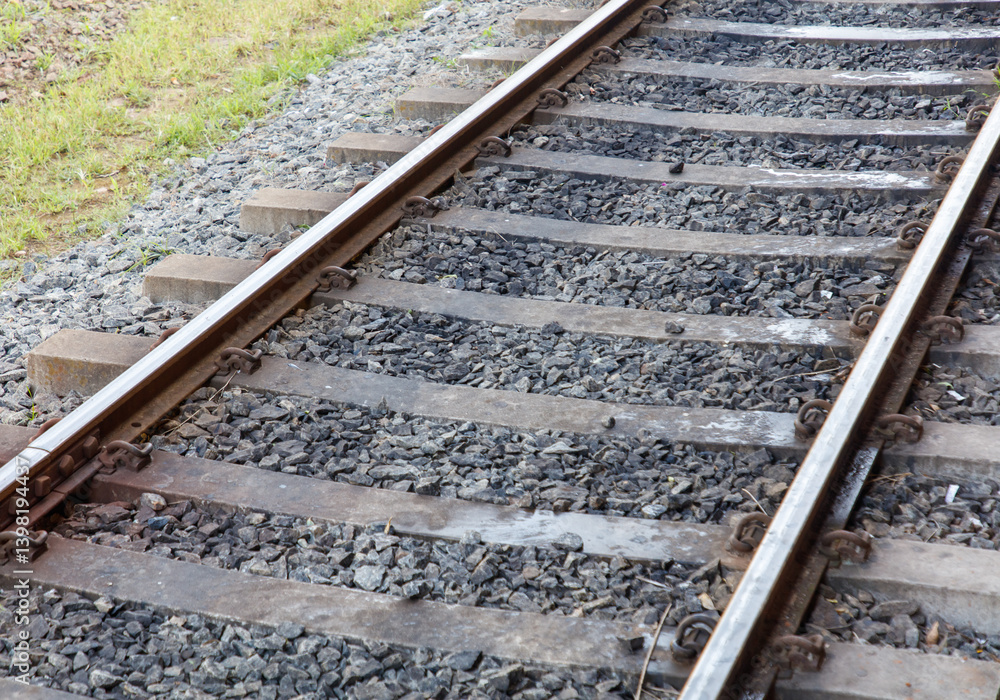 Naklejka premium The train tracks are old and rusty