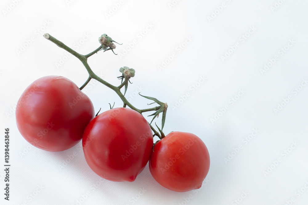 Obraz premium Red tomatoes on an isolated background
