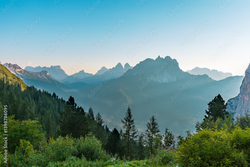 Fototapeta premium Magnificent scenery in Italy's Dolomites