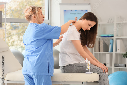 Mature female osteopath wor...