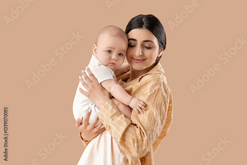 Young mother with her littl...
