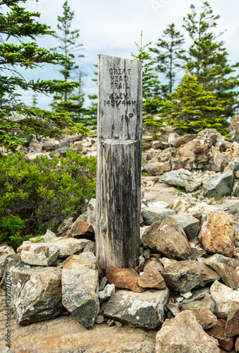 Obraz na płótnie Great Head Trail Summit Sign in Acadia w salonie