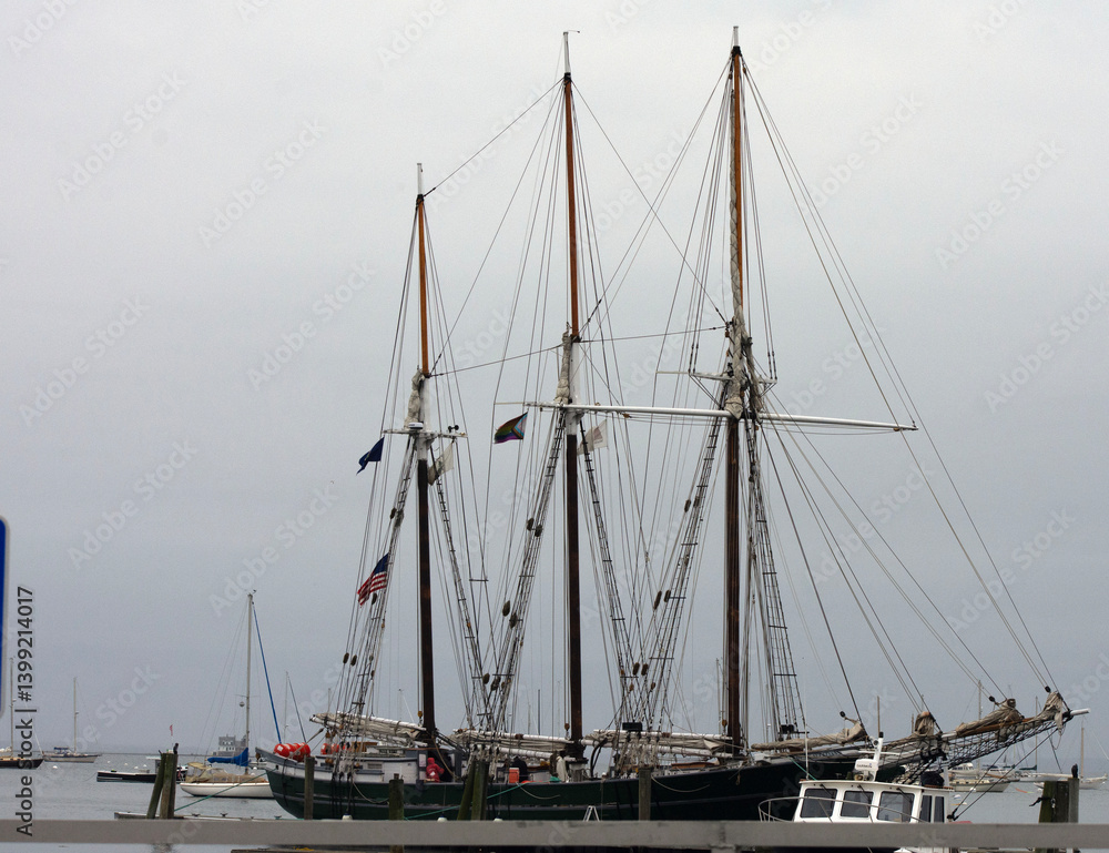 Obraz premium A large schooner on the ocean.