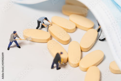 Obraz na płótnie Miniature Workers Handling Prescription Pills in a Creative Concept w salonie
