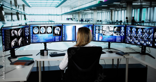 Obraz na płótnie Female Neurologist And Radiologist Research Brain Injuries w salonie