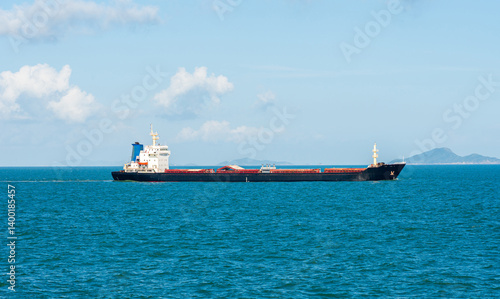 Obraz na płótnie Tranquil Voyage: Cargo Ship at Sea w salonie