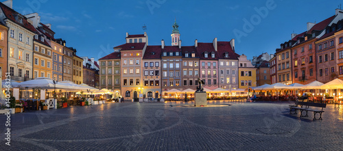Obraz na płótnie Panorama of Old Town Square (Rynek Starego Miasta) at dusk in Warsaw, Poland w salonie